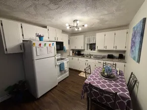 Violets Den - Cozy 2Br Apartment - Image 2