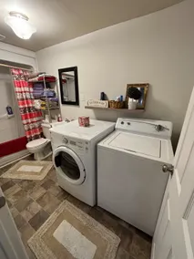 Violets Den - Cozy 2Br Apartment - Image 3