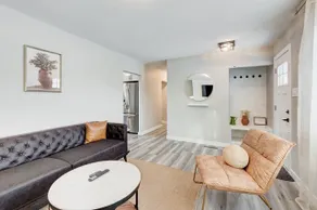 Spacious Upper Stay | Central Calgary | By 17 Ave - Image 4