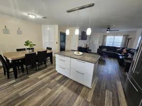 4BR Family Retreat • 15 Min Beach, 5M OWA - Image 4