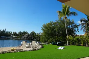 Lakefront pool house, jacuzzi Beachfront - Image 3