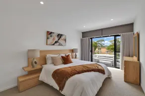 Waves - Luxury 3 Bedroom Apartment walk to everything - Image 4
