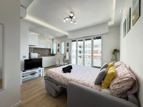 Stylish & Bright Studio, 2 min to the Sea, 5 min to the Airport - Image 2
