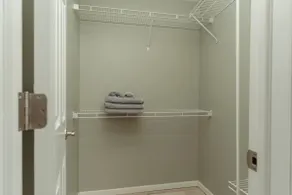Huge, One Bedroom Apartment w/Balcony - Image 3