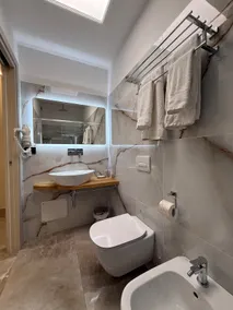 Central and Convenient Vacation Home - Image 5