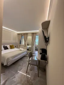 Central and Convenient Vacation Home - Image 4