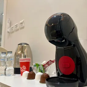 Modern Apartment Near Airport Smart TV Self entry. - Image 3