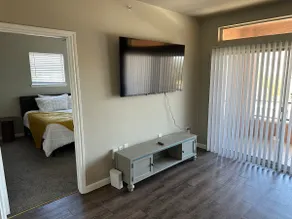 Spacious, Modern & Cozy Apt Home 737 - Image 4