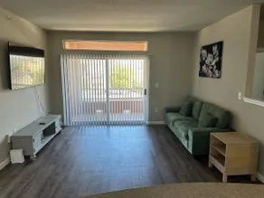Spacious, Modern & Cozy Apt Home 737 - Image 2
