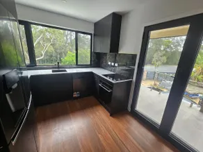 Luxury Studio Apt Near Movie World, Wet n Wild - Image 3