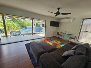 Luxury Studio Apt Near Movie World, Wet n Wild - Image 4