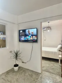 2BR w/ Kitchen Balcony | 1-Min Walk to White Beach - Image 5