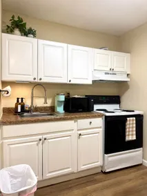 Cozy Studio in Weed | Easy Stay - Image 2