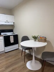 Cozy Studio in Weed | Easy Stay - Image 5