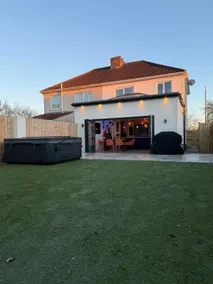 Modern 3 bed home with a hot tub - Image 4