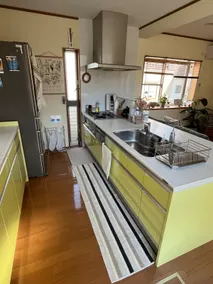 Feel the sea breeze and stay in the atmosphere of a port town | Private rental bungalow guest house - Image 5