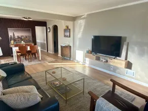 Private Jefferson Park Home - Image 2