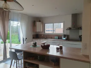 Family home ideally located in Brittany - Image 4
