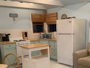 Pet Friendly Beach Cottage on the Northfork - Image 4