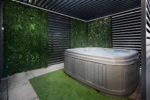 Silverdale Lodge, HotTub, Wi-FI, Quiet & Sleeps 4 - Image 5