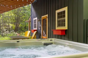 Quiet Retreat Nestled by Trees – Waterfront Access - Image 2