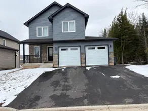 Richies Place Modern 2BR, Parking & Private Entry - Image 3