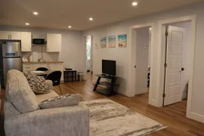 Richies Place Modern 2BR, Parking & Private Entry - Image 4