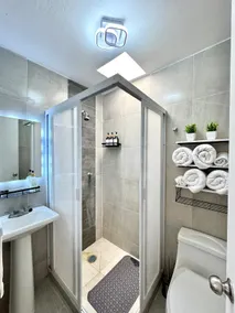 An apartment on the top floor - Image 4