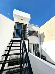 An apartment on the top floor - Image 2