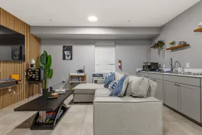Spacious, modern 1 bed 12 min from EWR&Arcade - Image 2