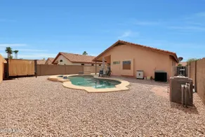 Knowles House - Image 4