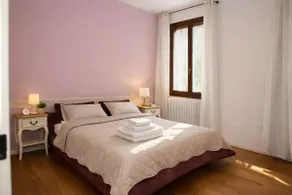 Guest House with parking and garden in Bologna - Image 2