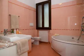 Guest House with parking and garden in Bologna - Image 4