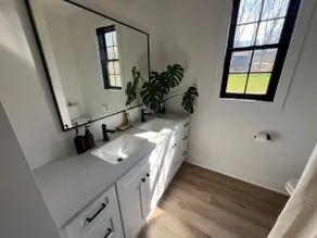 Luxury Stay : Charming Modern Farmhouse Retreat - Image 5