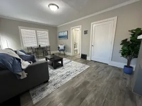 Entire Comfy Townhome Downtown Waterloo - Image 3