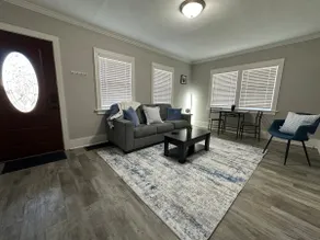 Entire Comfy Townhome Downtown Waterloo - Image 2