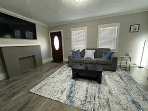 Entire Comfy Townhome Downtown Waterloo - Image 4