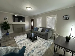 Entire Comfy Townhome Downtown Waterloo - Image 5