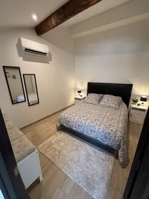 Fully renovated 2-room apartment Place Saint Pierre - Image 2