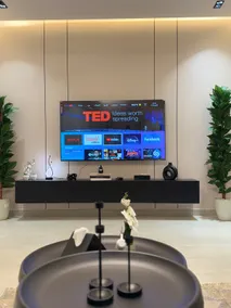 Modern Al Muruj Apt | Cozy Bathtub | 65” TV - Image 3