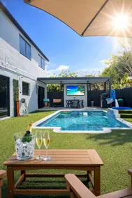 Heated Pool Oasis • 12 Guests •Midway Keys & Miami - Image 2