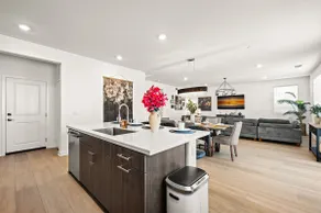 Cozy 5BR House • Near Airport, Colleges & Expo - Image 2