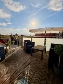 Central 2 bedroom apartment with balcony - Image 4
