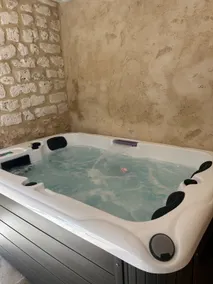 House with private hot tub - Image 2