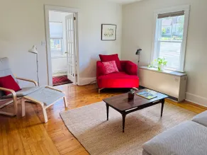 Crisp downtown home with ping-pong, games and AC - Image 2