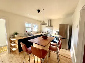Crisp downtown home with ping-pong, games and AC - Image 3