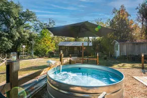 Cabin close to FL Caverns Pool, WI-FI & Hot Tub - Image 3
