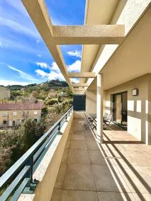 Spacious 3-room apartment with Large Terrace - Image 2