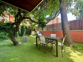 Incredible house with garden - Image 2