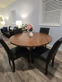 Newly Renovated at The Market Place Apartments Sui - Image 3